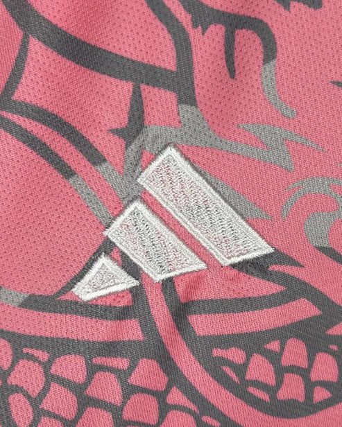real_madrid_pink_hello_kitty_brand_copyright.jpg
