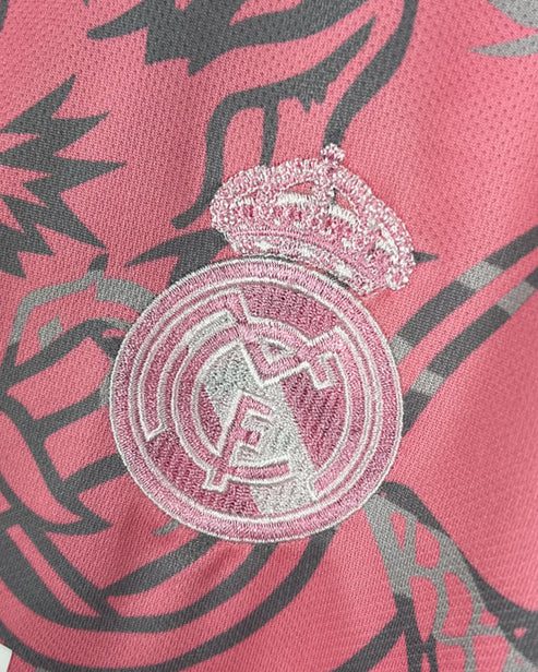real_madrid_pink_hello_kitty_logo_copyright.jpg
